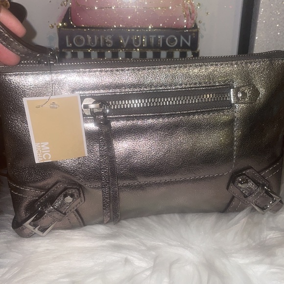 NWT Authentic Michael Kors wristlet clutch - Picture 2 of 15